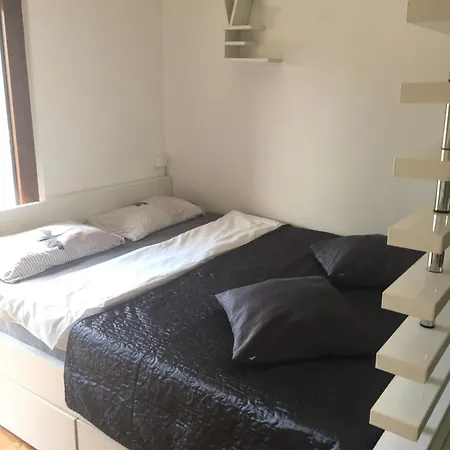 Apartman A *